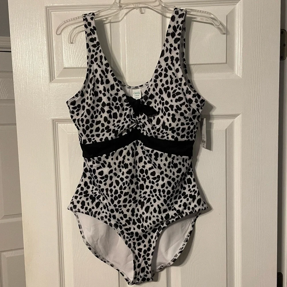 NWT Outdoor Oasis Animal Print Swimsuit